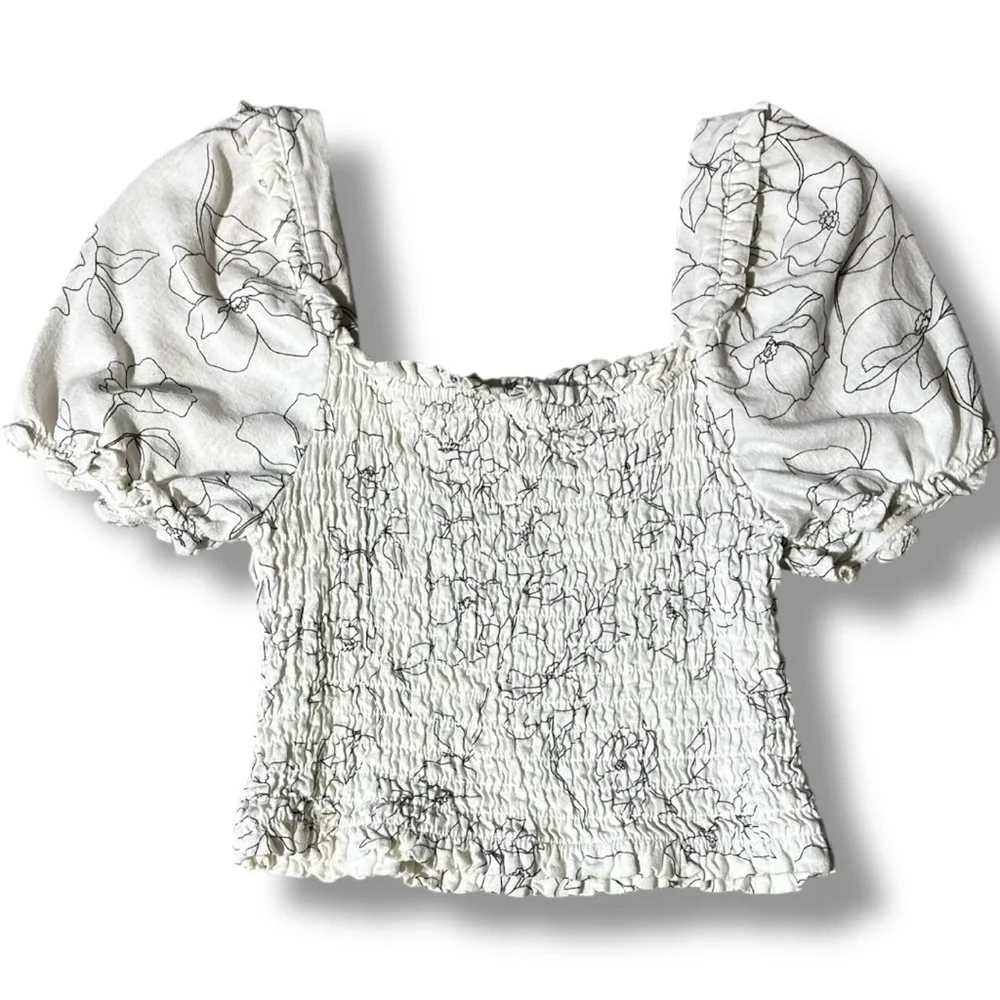 Monteau Los Angles White & Black Floral Line Pattern Puff Sleeves Smocked Blouse - Picture 11 of 16